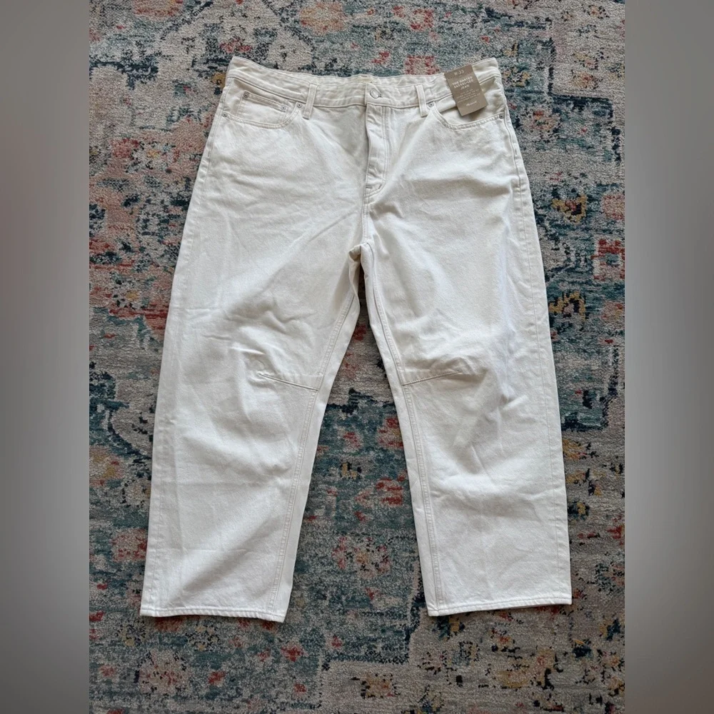 NWT Madewell The Darted Barrel Leg Jean
Size 33 - Picture 3 of 9